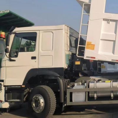 Хорошая цена. 10 колес Вместимость 25-30 тонн HOWO 6X4 Дамп-грузовик топливный танкер 300L 5600X2300X1500 Шина 7.00r16 6+1 Запасная шина Настраиваемая слева и справа Вождение онлайн
